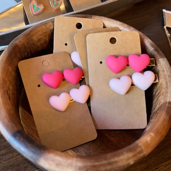 Accessories - Pack of Heart Clips